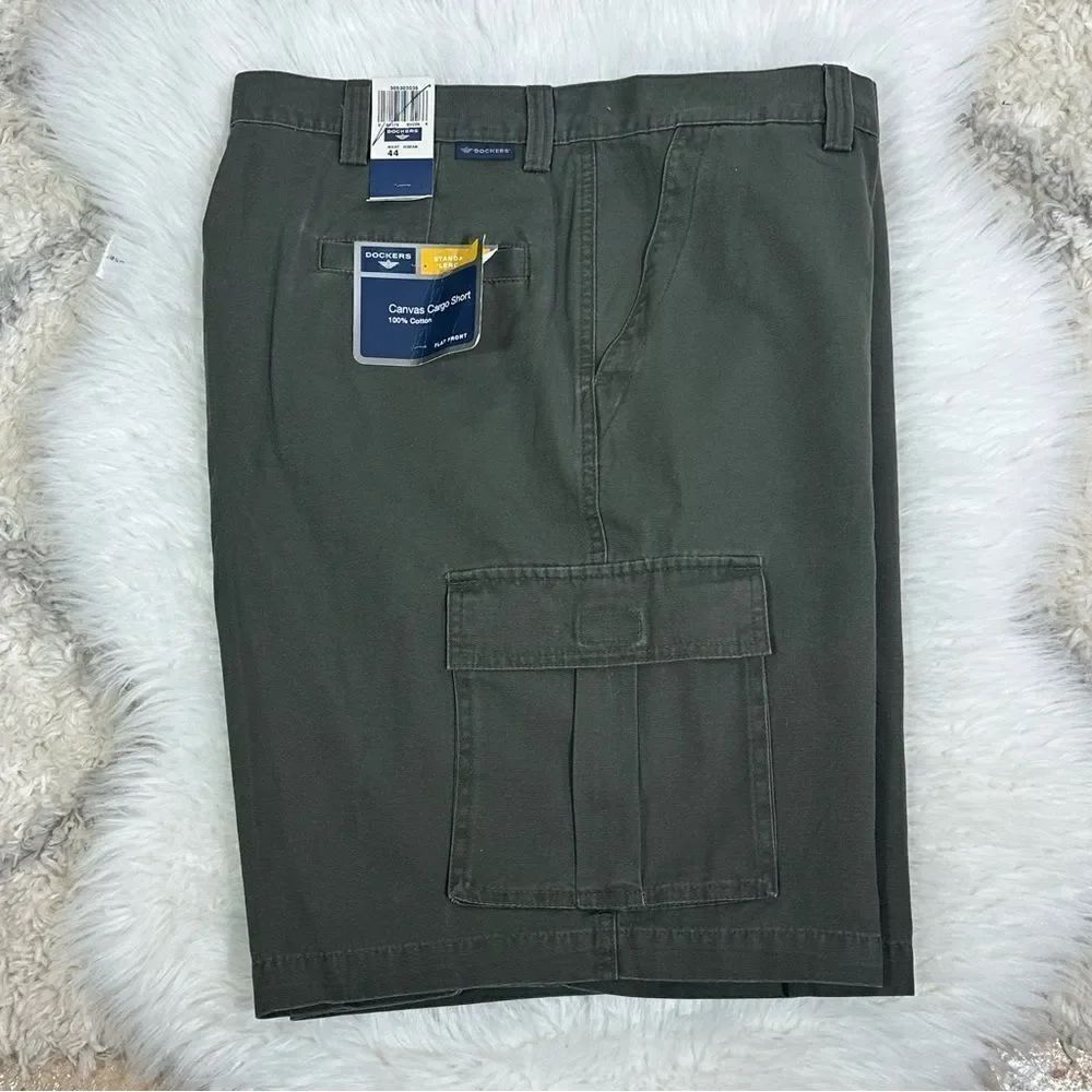 Dockers Green Cargo Shorts with Belt Loops and Flat Front